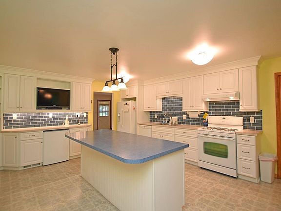 5th image of 3715 S Berkley Cir