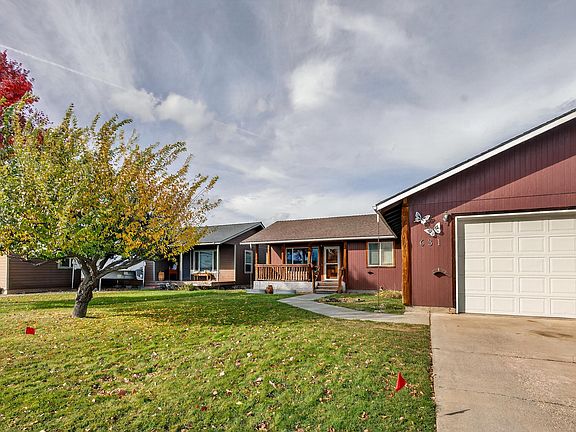 2nd image of 631 NE Mariposa Ave