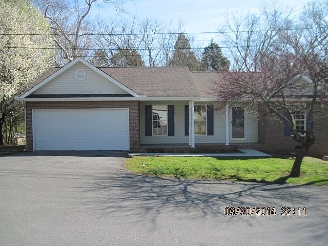 1st image of 1219 NE Highland Dr