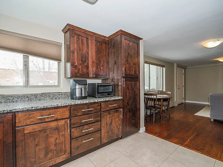 1244 E Malvern Ave — Photo 4