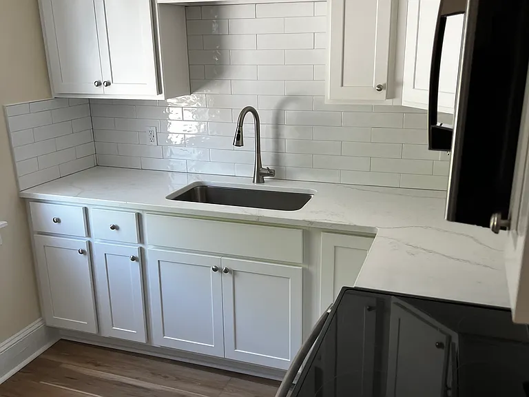 27 E 3rd St #4 — Photo 1