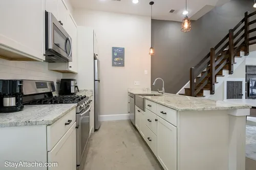 717 F St NE #1 Photo 1