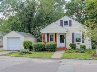 11 Pensaukee Ave, North Providence, RI 02911