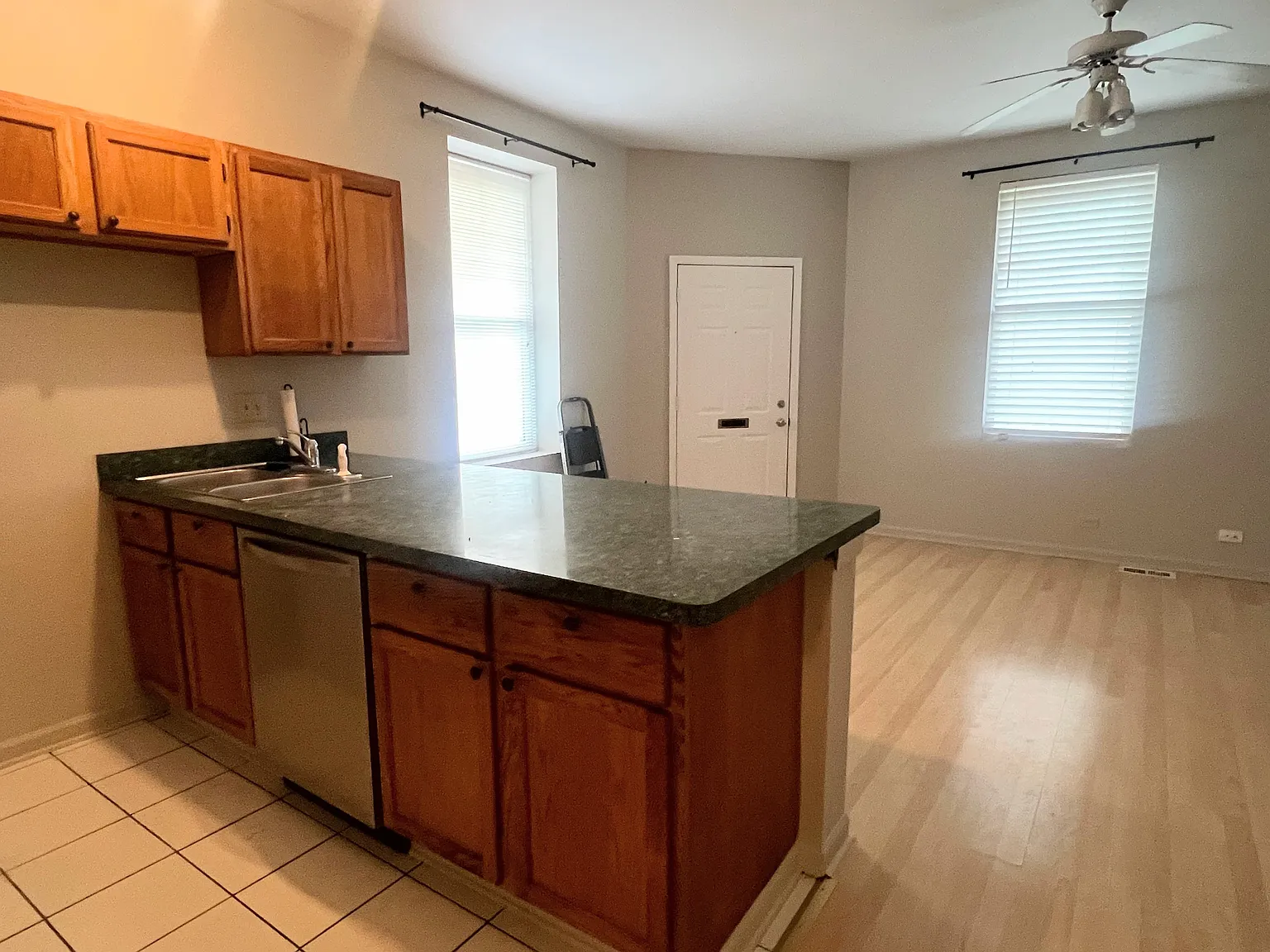 2 bed, 692 sqft, $2,000 — Photo 3