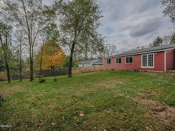 3rd image of 10908 Spicewood Dr SE
