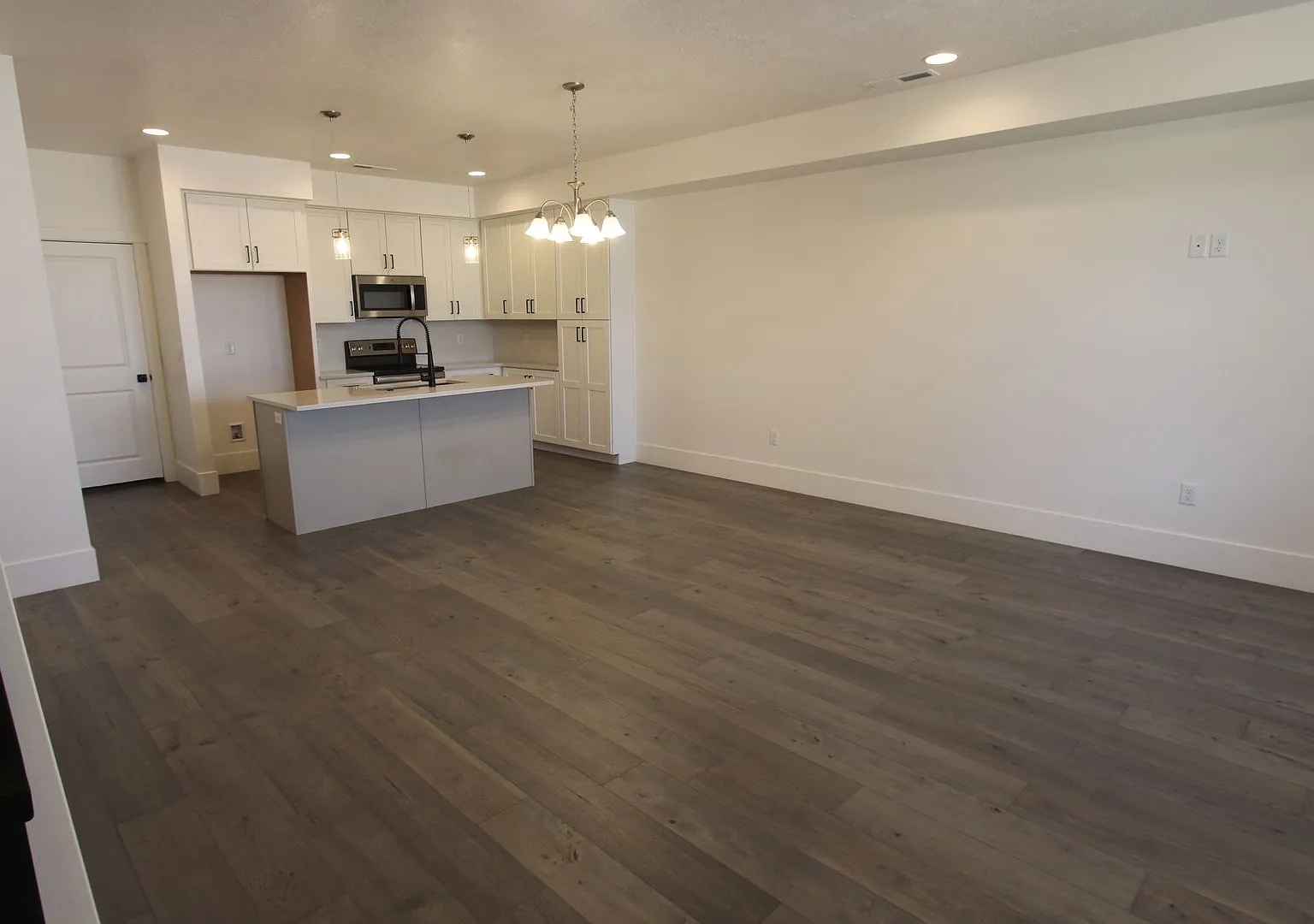 Desert Color - Walking distance to the Lagoon/Clubhouse POOL — Photo 3