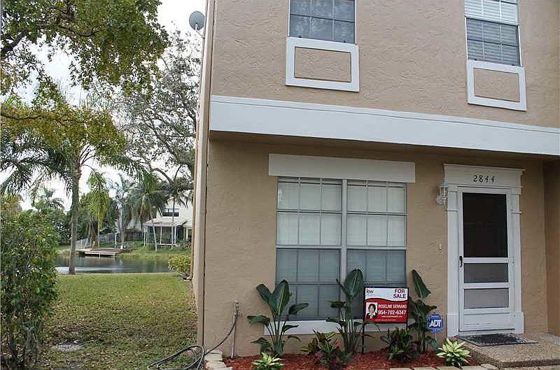 1st image of 2844 S Edgehill Ln