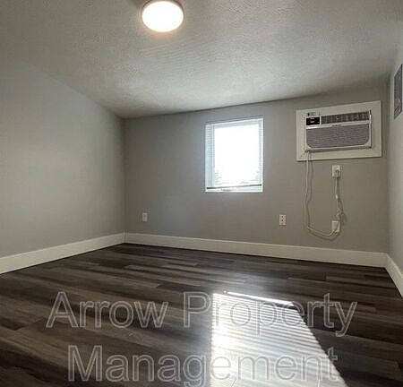 4th image of 877 N 26th St #877-31