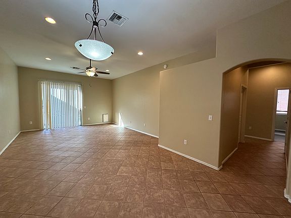 2nd image of 2515 N Blue Willow Trl