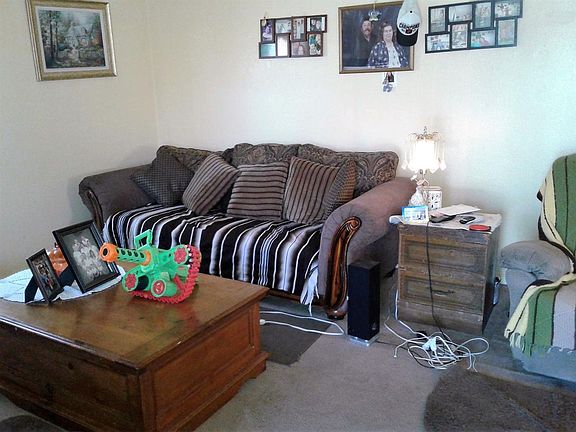 2nd image of 934 Elinor Ave