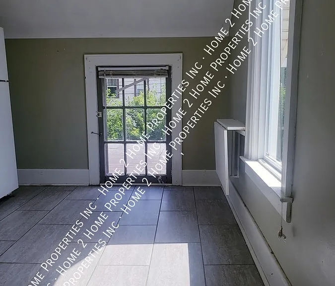 1394 Howard Ave #UPPER — Photo 4