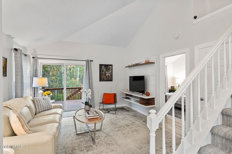 5th image of 97 Killarney Drive