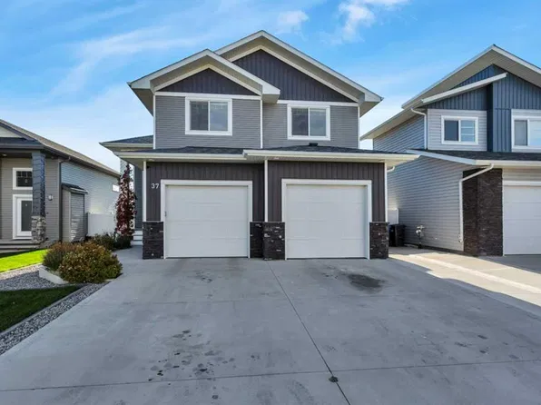 37 NW Valmont St, Blackfalds, AB T4M 0L2