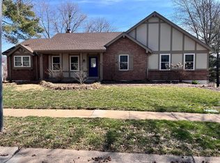 14866 Sycamore Manor Dr, Chesterfield, MO
