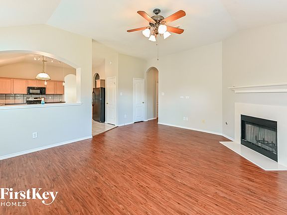 3rd image of 1715 Manor Dr