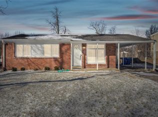 2815 Foxwood Dr, Maryland Heights, MO 63043