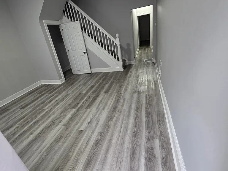 439 E Lorraine Ave — Photo 4