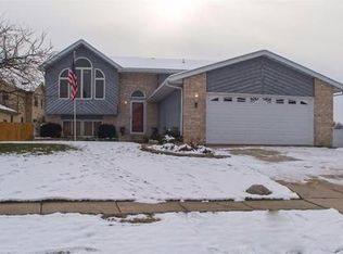 155 Bedford Cir, Valparaiso, IN 46383