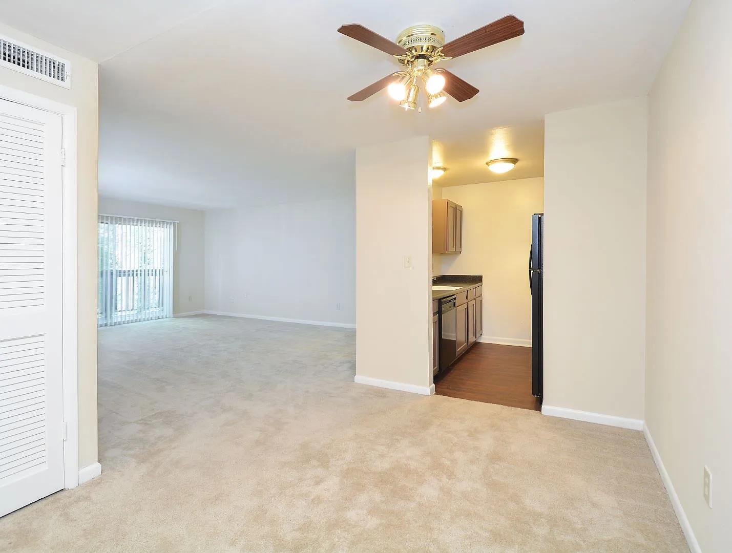 Charlotte Woods Apartments — Photo 4
