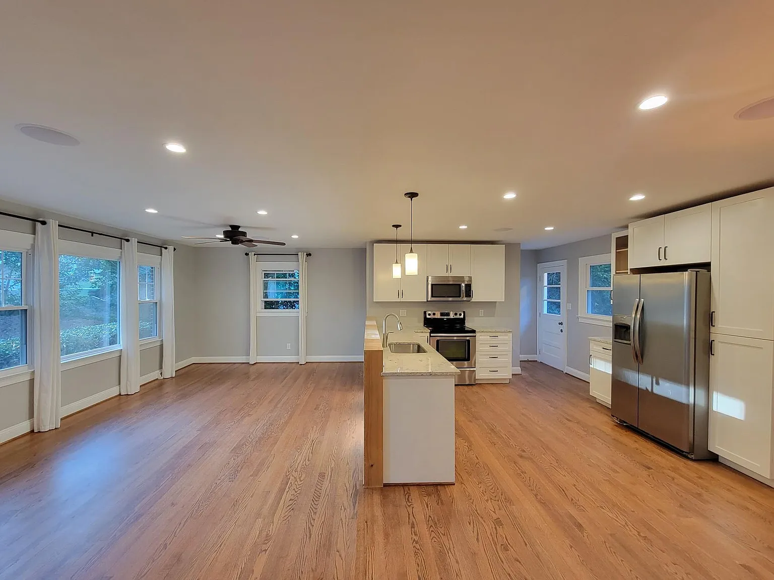 3 bed, 1600 sqft, $2,750 — Photo 2