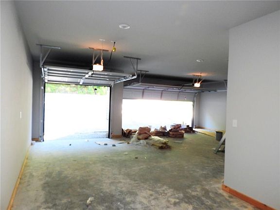 5th image of 19 Allendale Dr