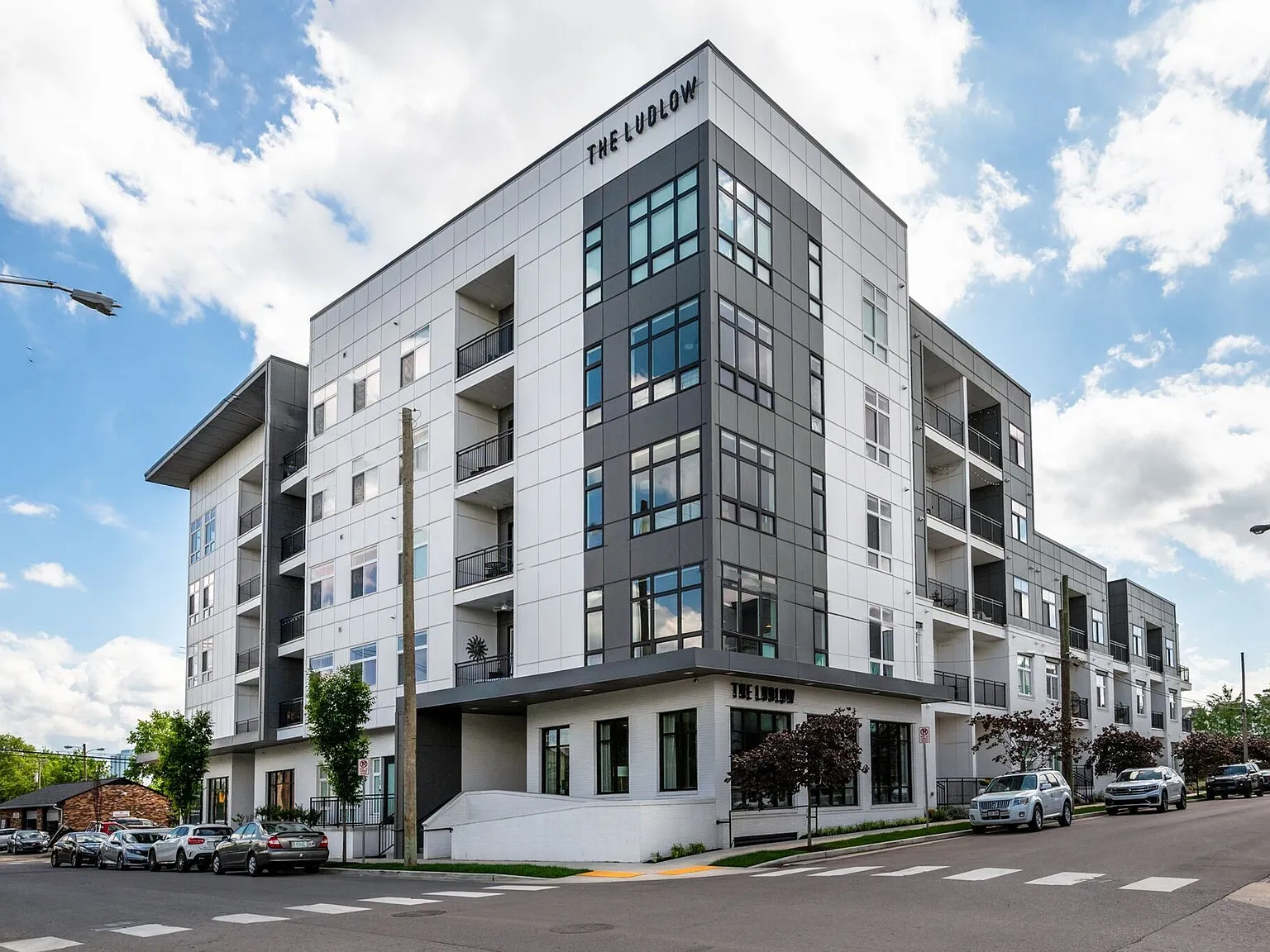 1 bed, 1.0 bath, 784 sqft, $1,900 — Photo 1