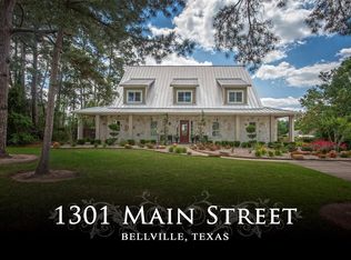 1301 W Main St, Bellville, TX 77418
