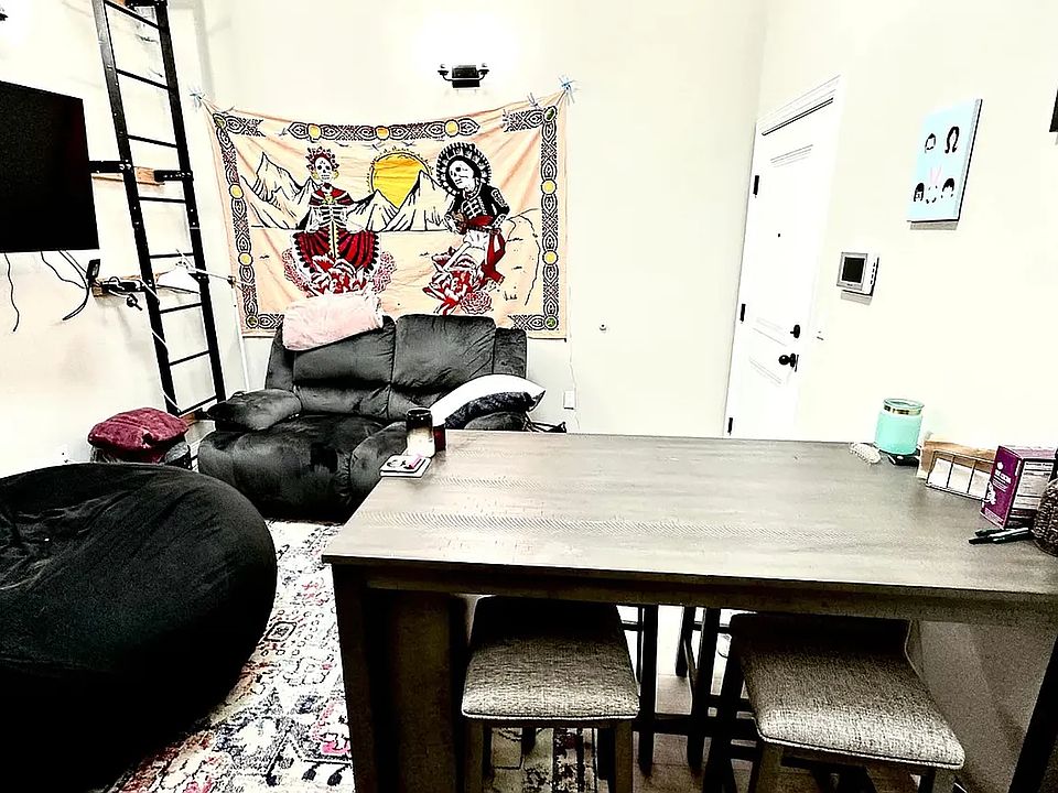 2nd image of 344 Conarroe St #3