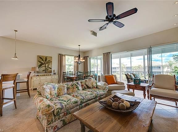 3rd image of 5080 Yacht Harbor Cir APT 201