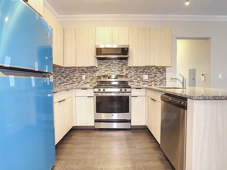 3611 Park Ave #303 — Photo 2