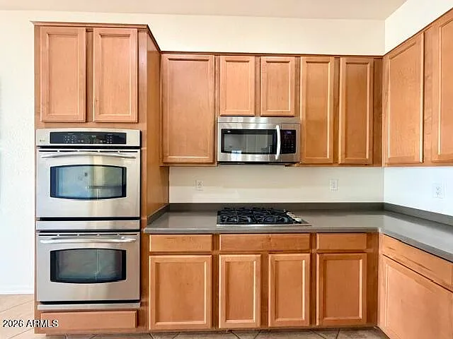3 bed, 2.0 bath, 2368 sqft, $2,490 — Photo 4
