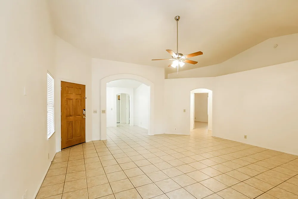 3 bed, 2.0 bath, 1567 sqft, $2,240 — Photo 3