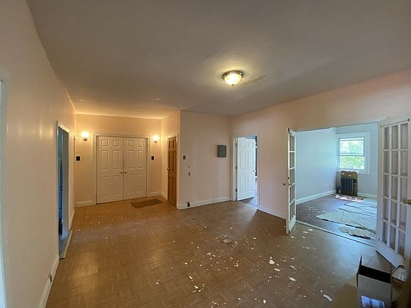 3rd image of 376 Van Brunt St