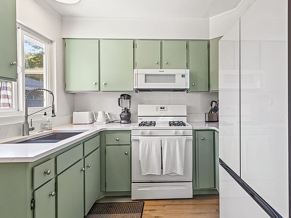 5th image of 208 W Cota St #2