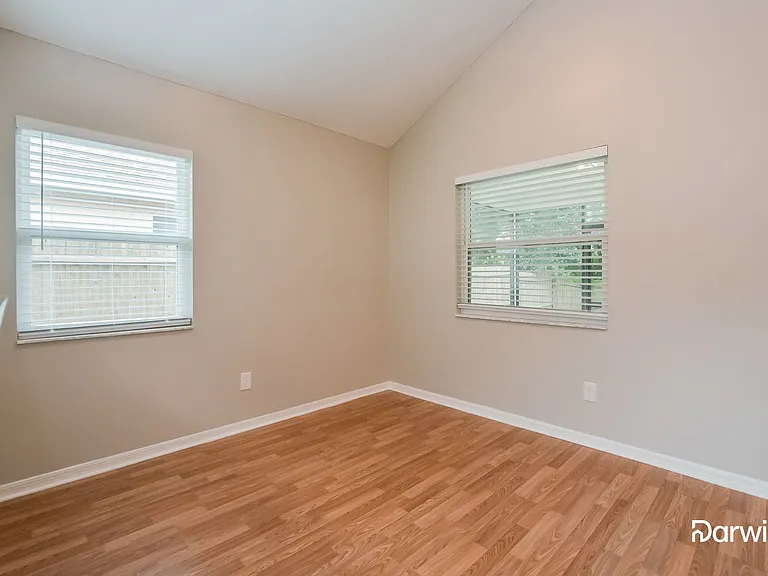 1034 Manigan Ave — Photo 8