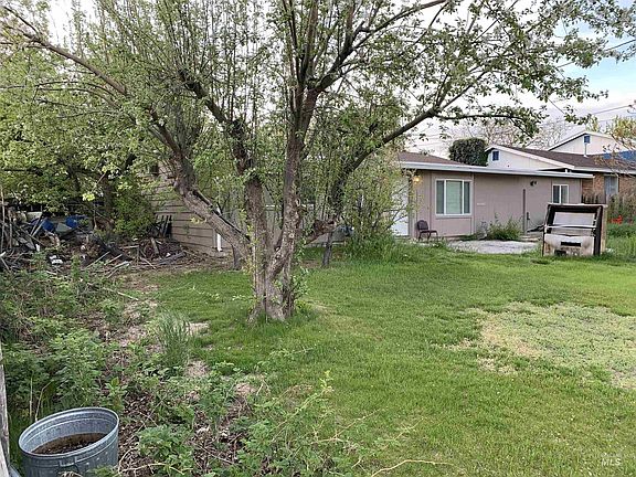 4th image of 841 Alturas Dr N