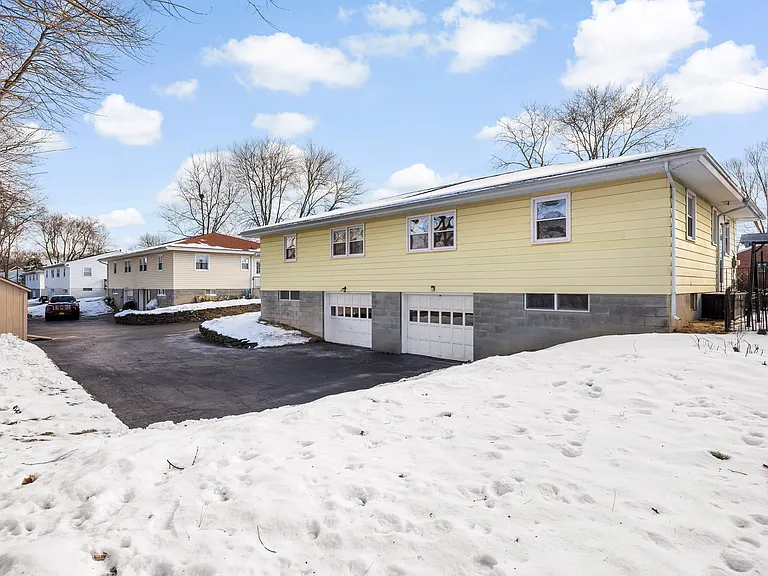 8 Warwick Ave #A — Photo 7