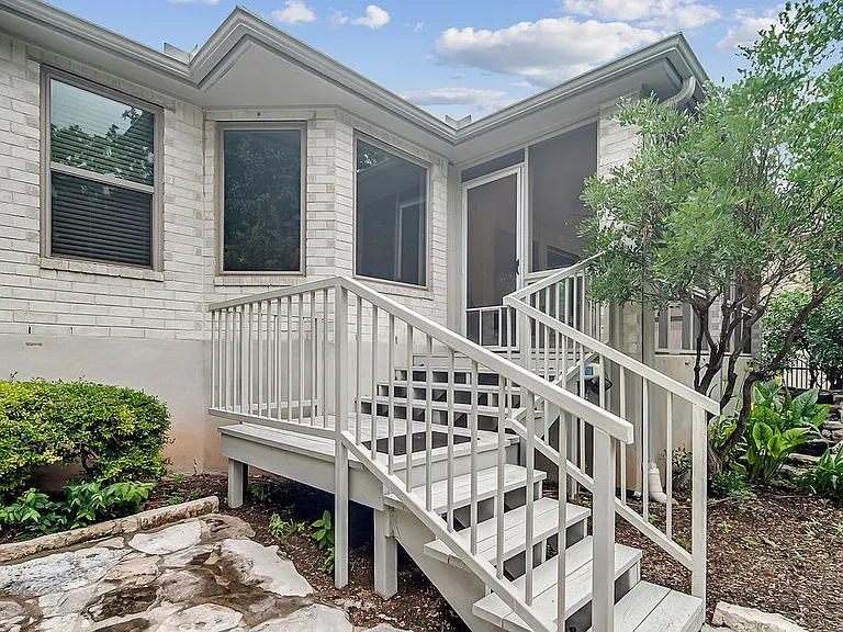 218 E Creekview Dr — Photo 31