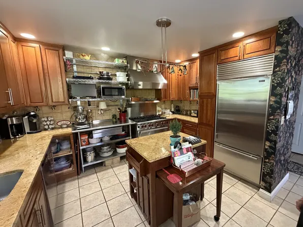 3300 Park Avenue #16, Bridgeport, CT 06604