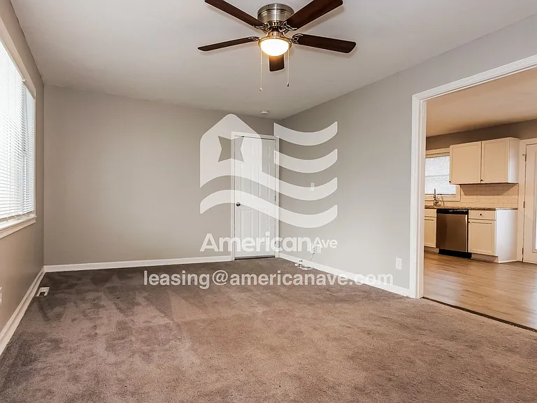 775358_005_wm_-_living_room_13396045.jpg