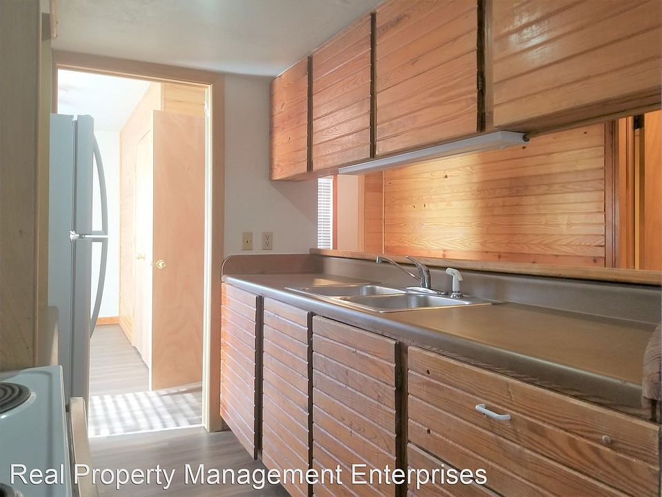 1st image of 901 E Brooks St #9753413