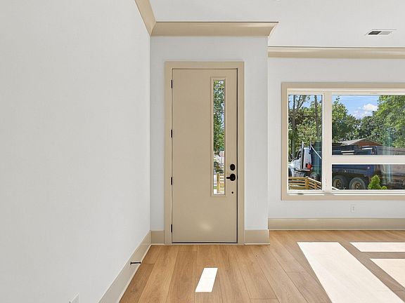 3rd image of 2394 Grant Ave