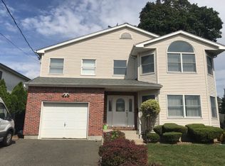11 1st St, New Hyde Park, NY 11040