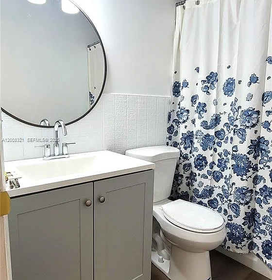 2200 Park Ln #302 — Photo 2