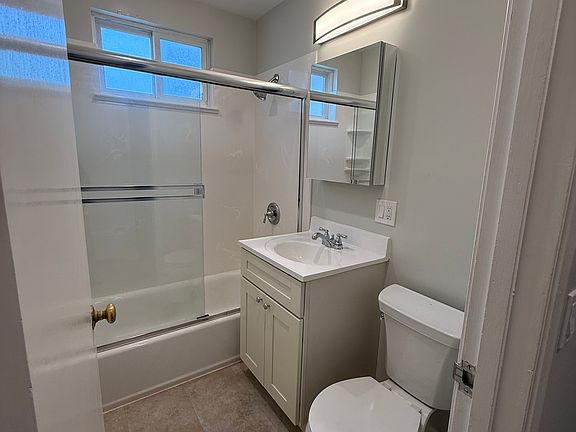 5th image of 561 Elm St APT 2