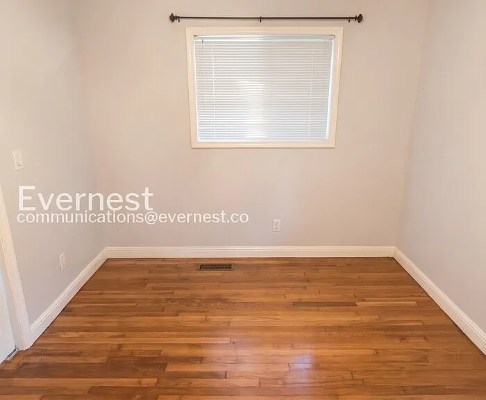6913 Martha Ave #B — Photo 9