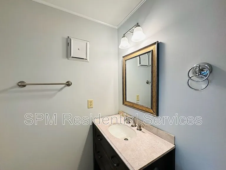 1811 Savannah Ct — Photo 14