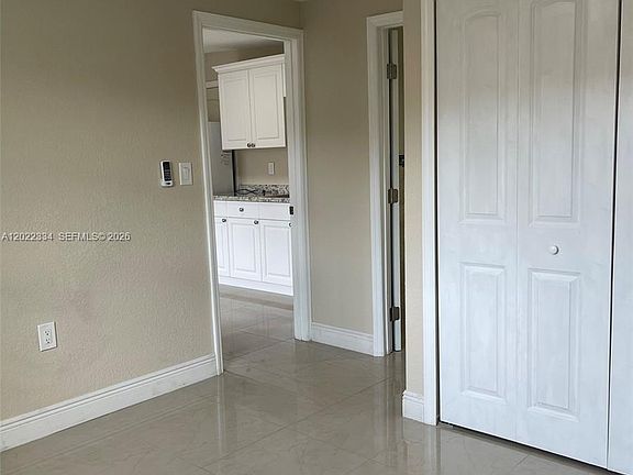 4th image of 4617 Navarre Ave #B