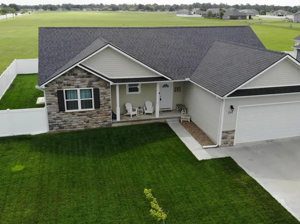 2310 Prairie Rose Dr, Great Bend, KS 67530