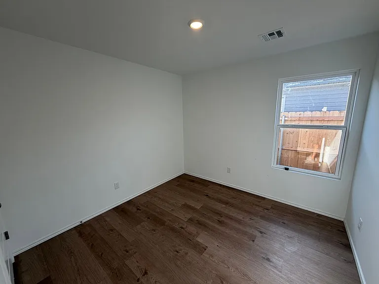 805 NE 101st St — Photo 7